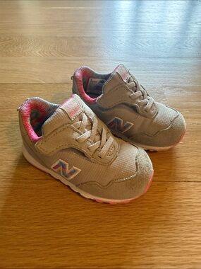 New Balance Kids grey Sneakers with Pink Accents